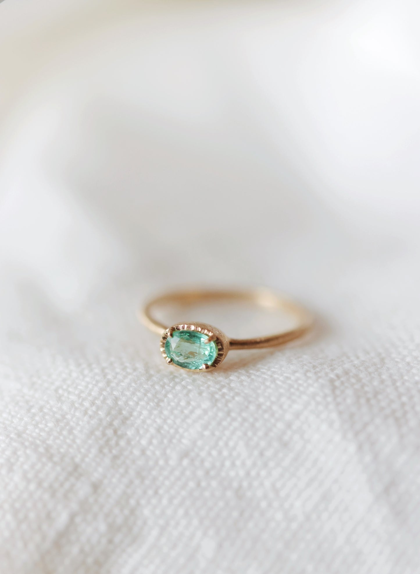Yasuko Azuma - 18ky, 0.48ct Paraiba tourmaline - size 6.5