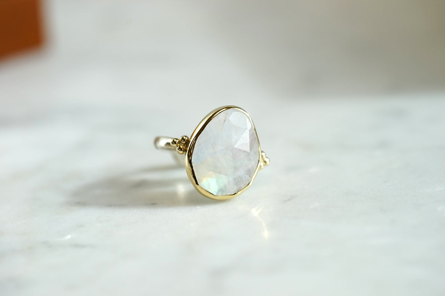 Rainbow 8.5ct Moonstone nestle ring w/14k bezel and sterling band - size 7.75