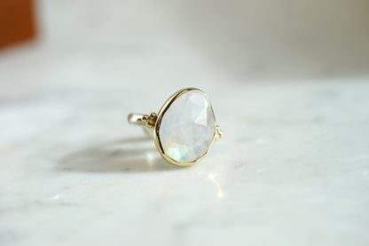 Rainbow 8.5ct Moonstone nestle ring w/14k bezel and sterling band - size 7.75