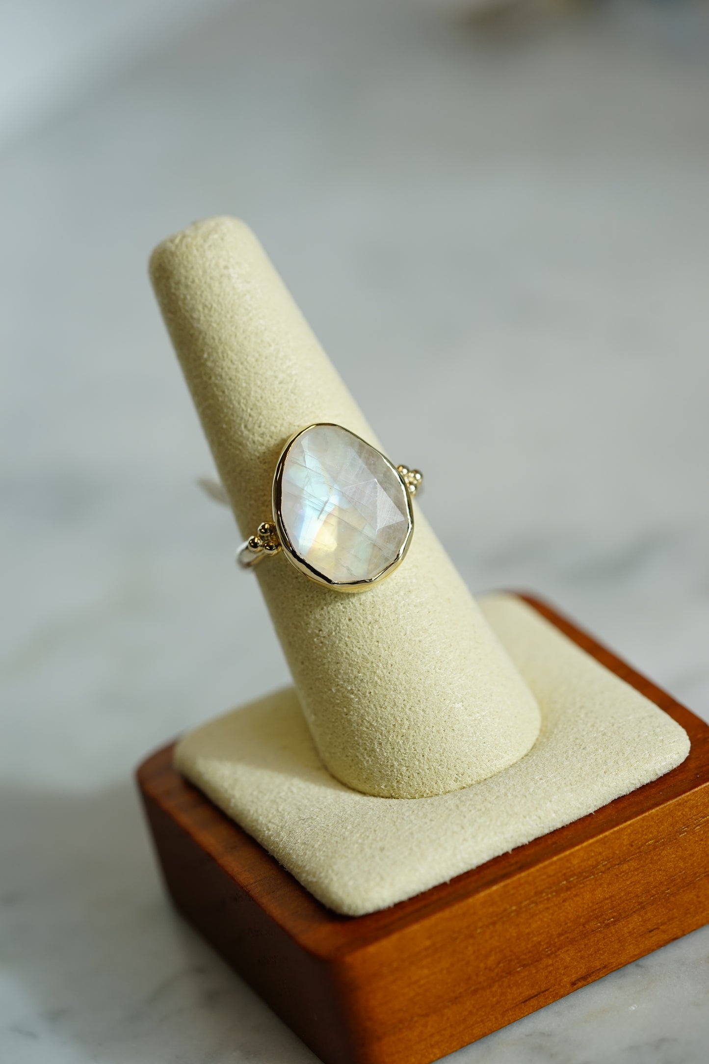 Rainbow 8.5ct Moonstone nestle ring w/14k bezel and sterling band - size 7.75