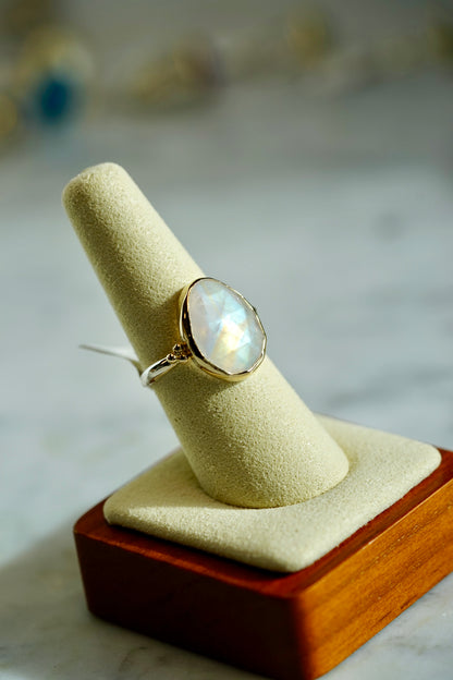 Rainbow 8.5ct Moonstone nestle ring w/14k bezel and sterling band - size 7.75