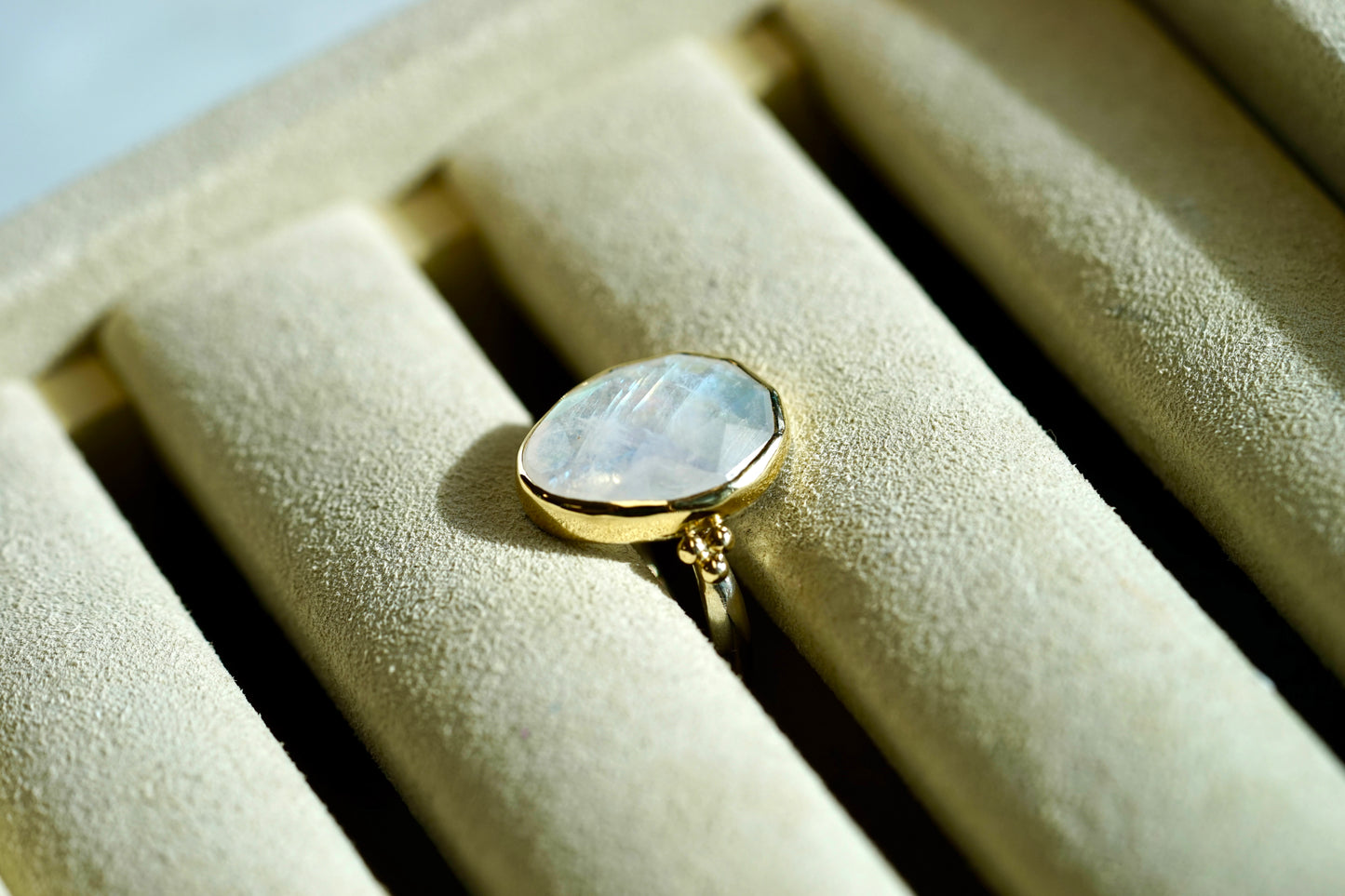 Rainbow 8.5ct Moonstone nestle ring w/14k bezel and sterling band - size 7.75